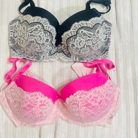 2 Victoria’s Secret bras size 32DDD like new!!! - Picture 2 of 6